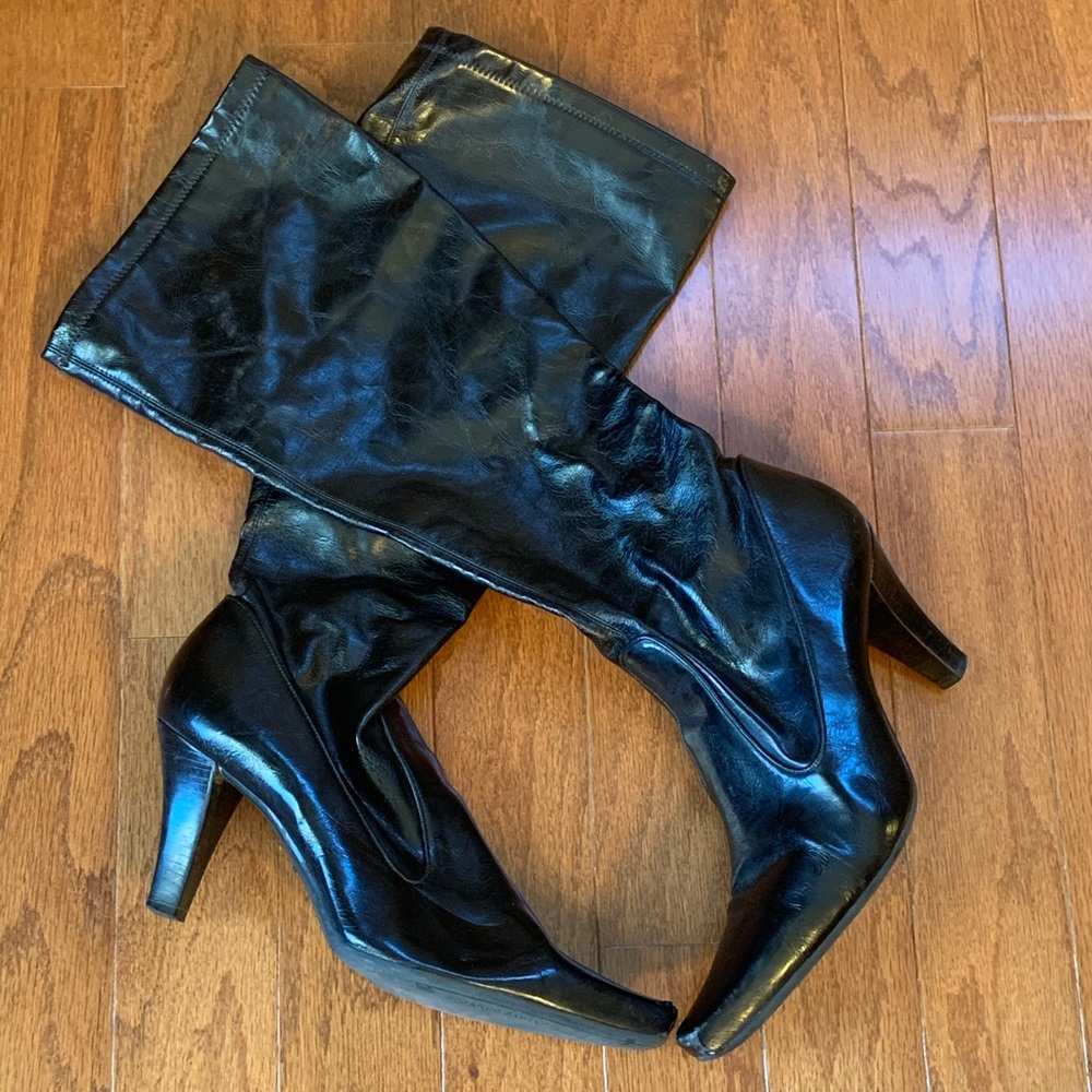 Super soft! Calf-high Black leather heeled boots.